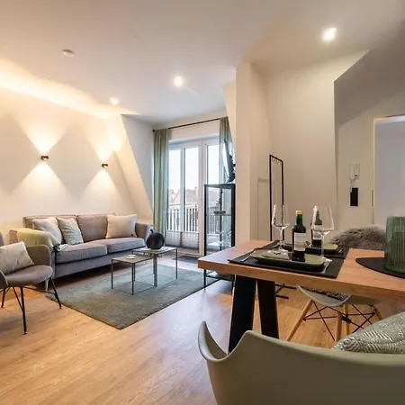 Lovely In The Center *